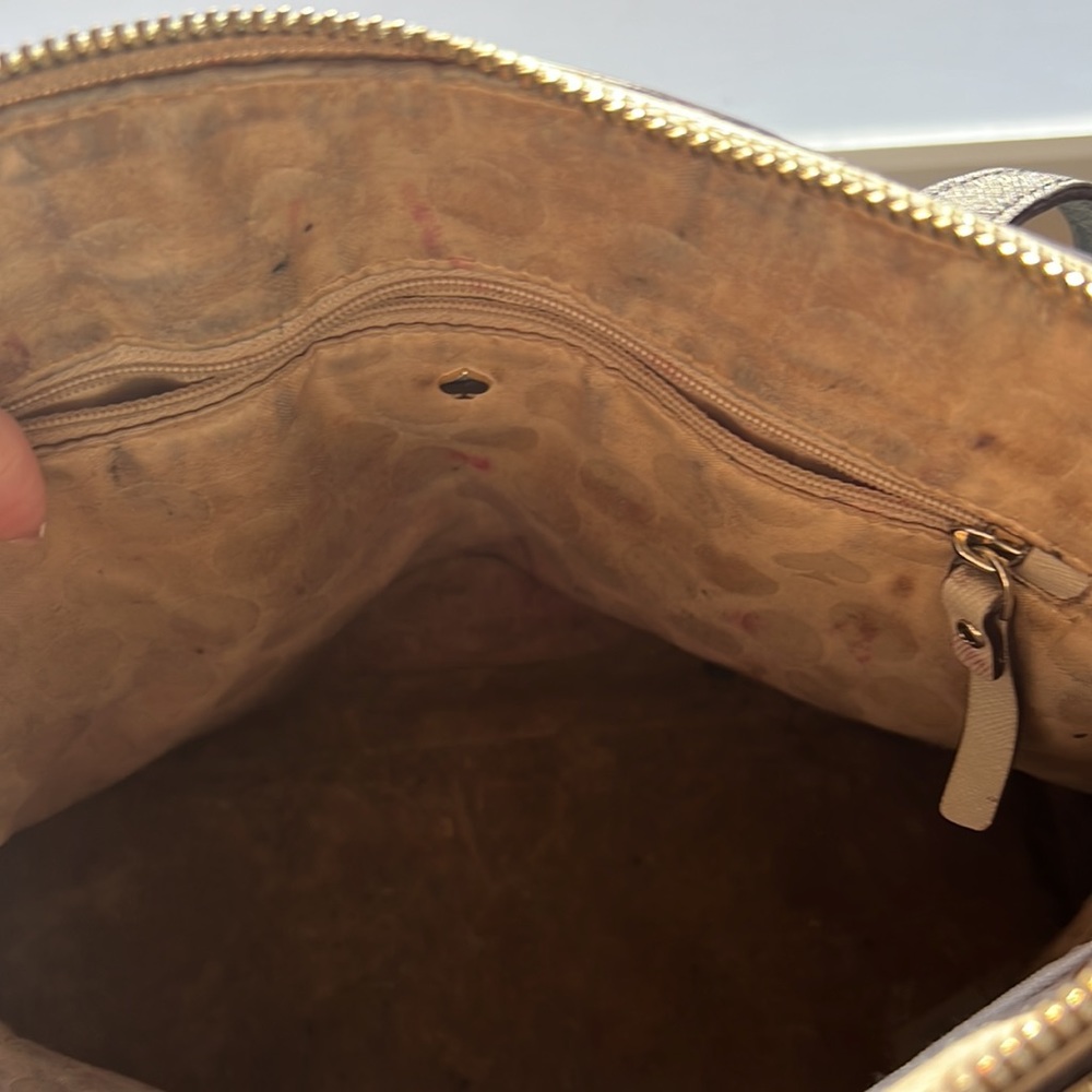 Kate Spade bought back in 2015. In fair condition. See pictures - Picture 5 of 8